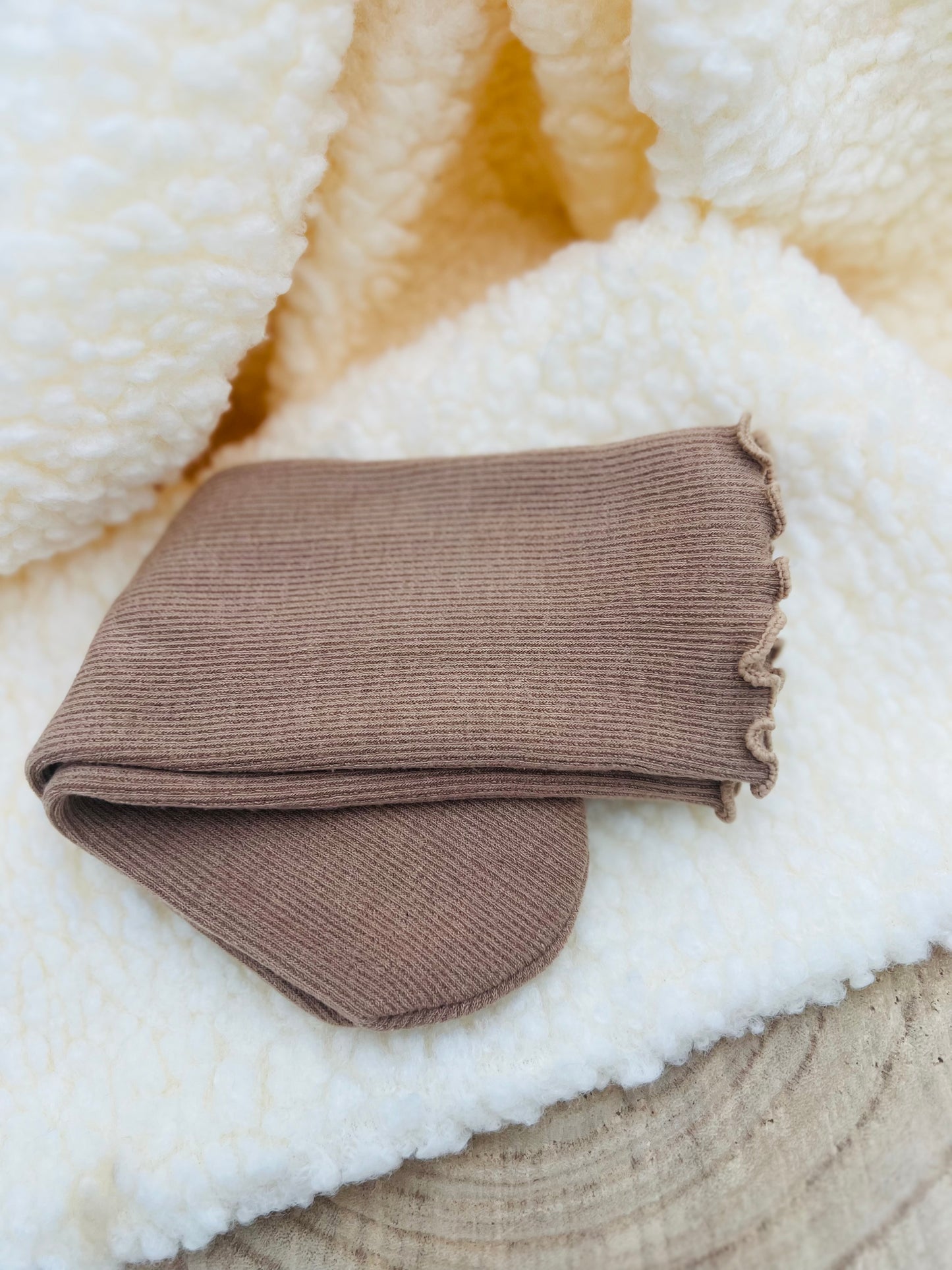 375 🛍️ Chaussette à ourlet ondulé