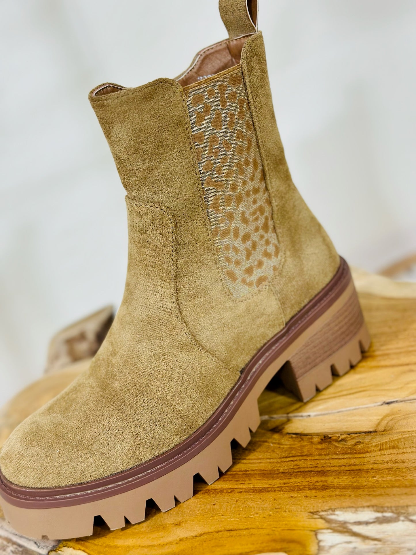 9 🛍️ Bottine Camel motif Léopard 👢