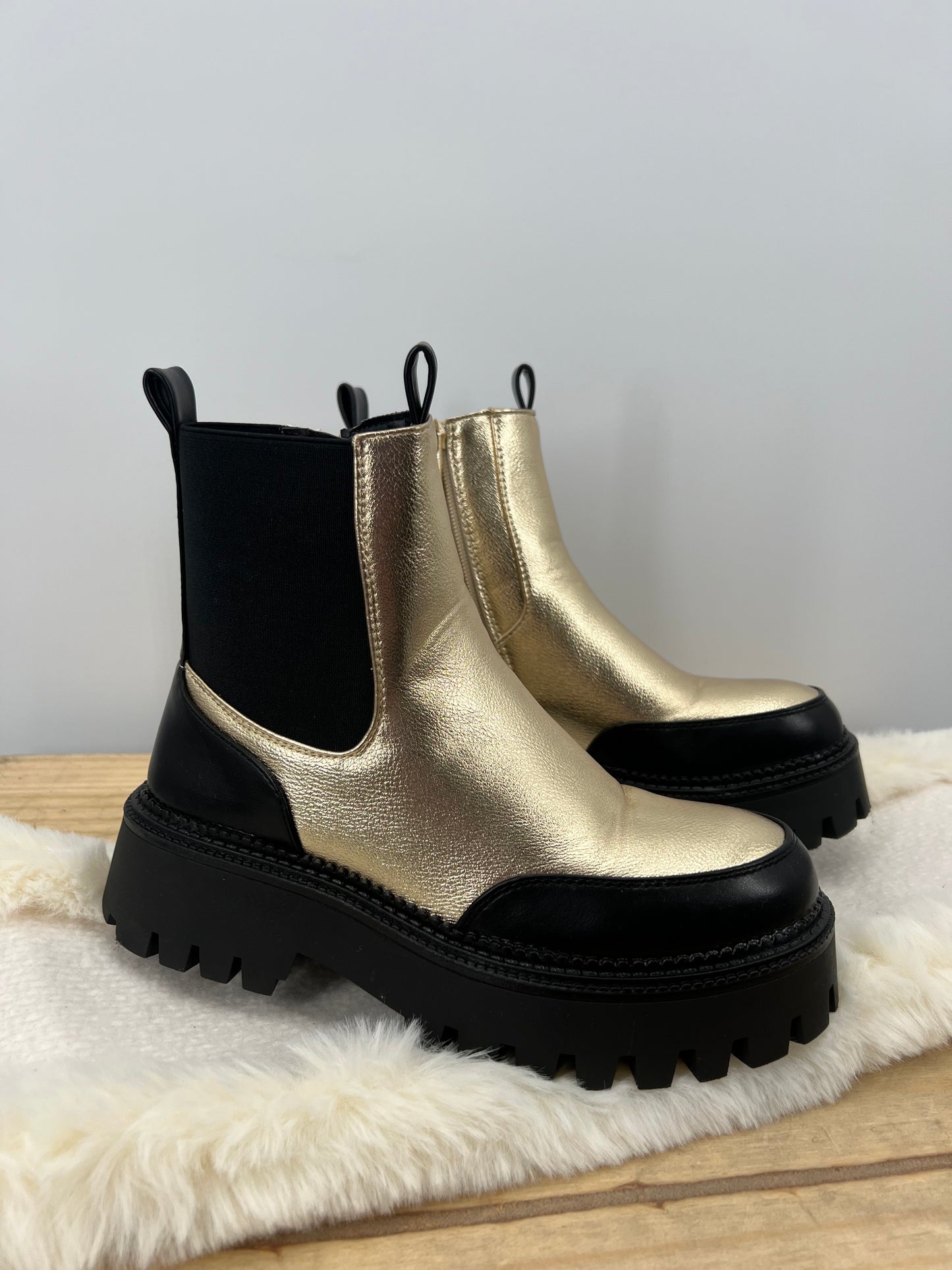 512 🛍️ Bottine Dorée