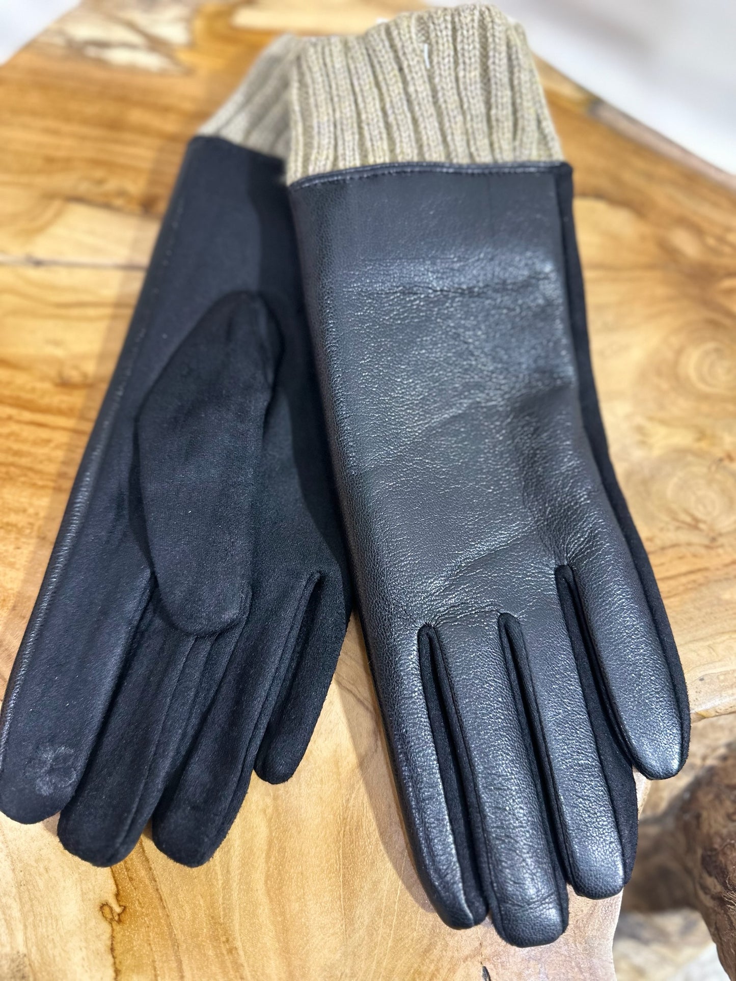 537 🛍️ Gant bordure laine