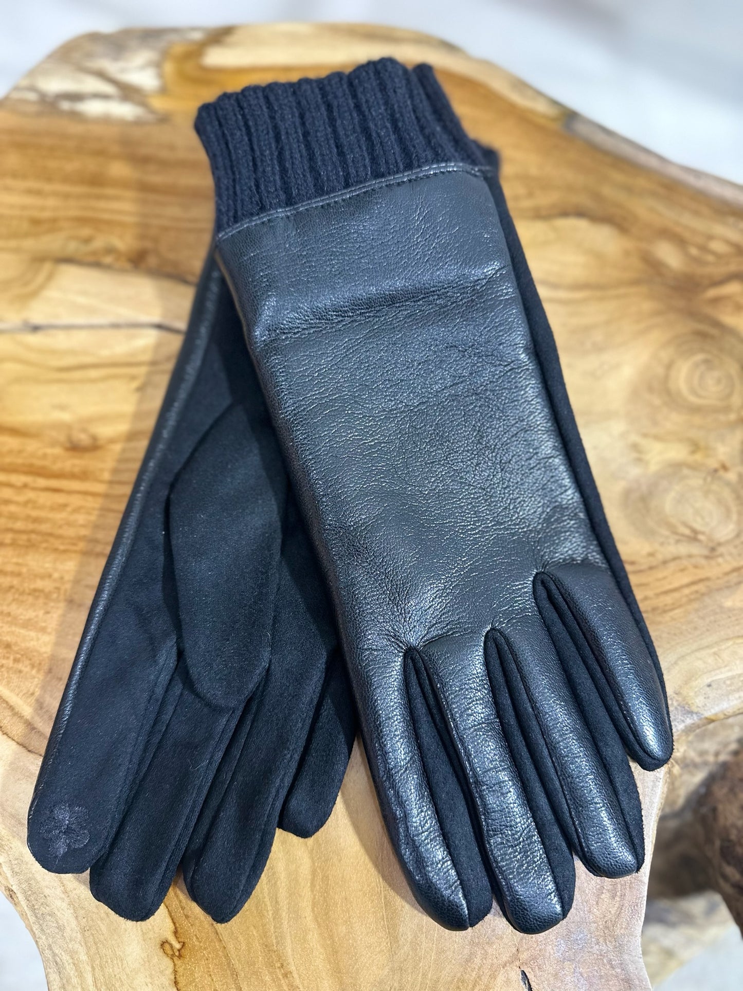 537 🛍️ Gant bordure laine
