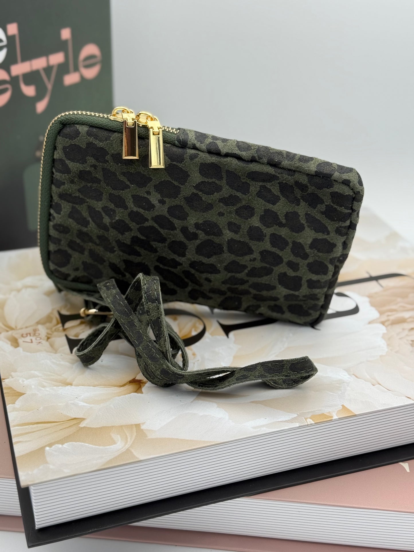 339 🛍️ Pochette de Tel Léopard
