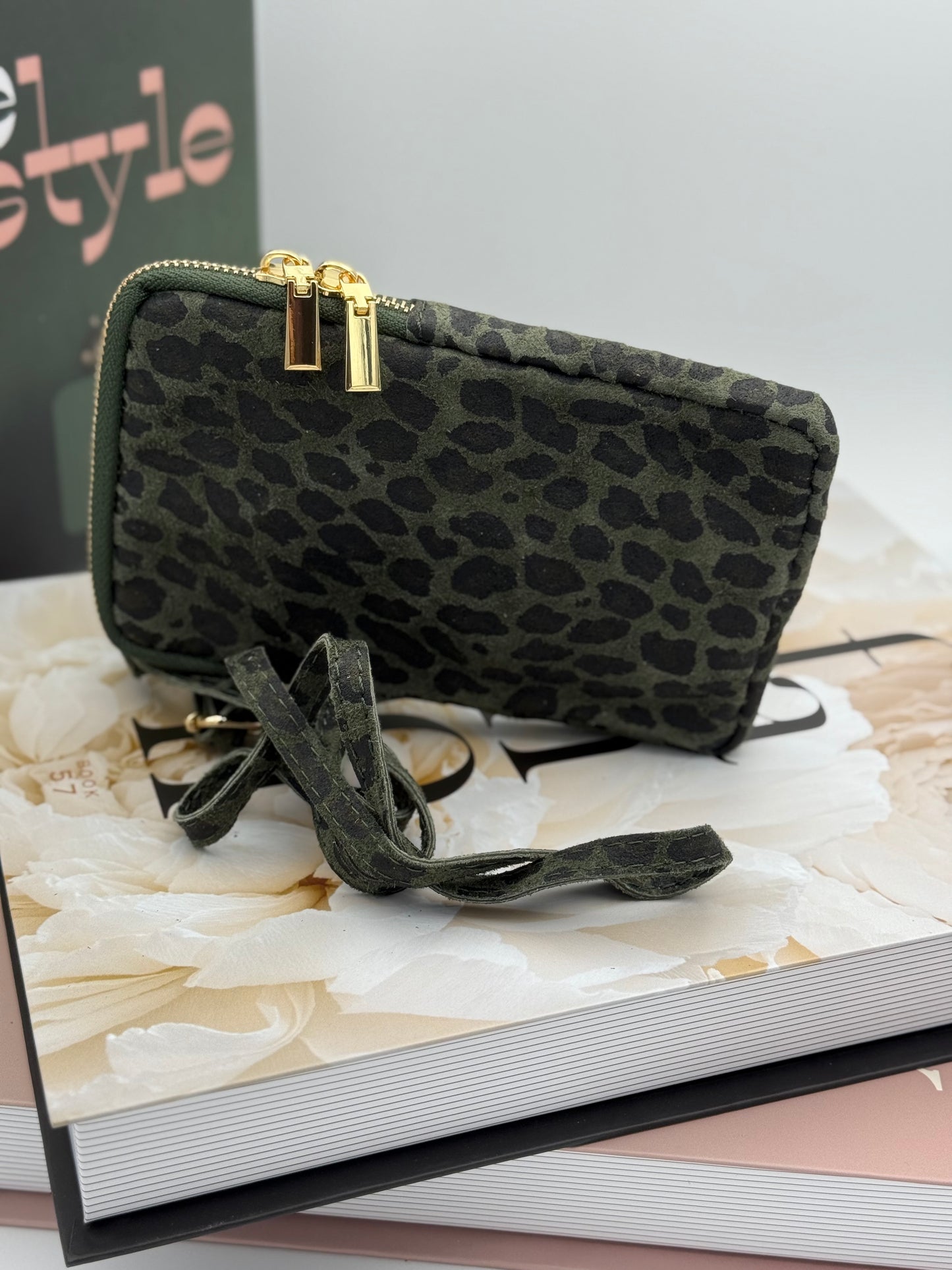 339 🛍️ Pochette de Tel Léopard
