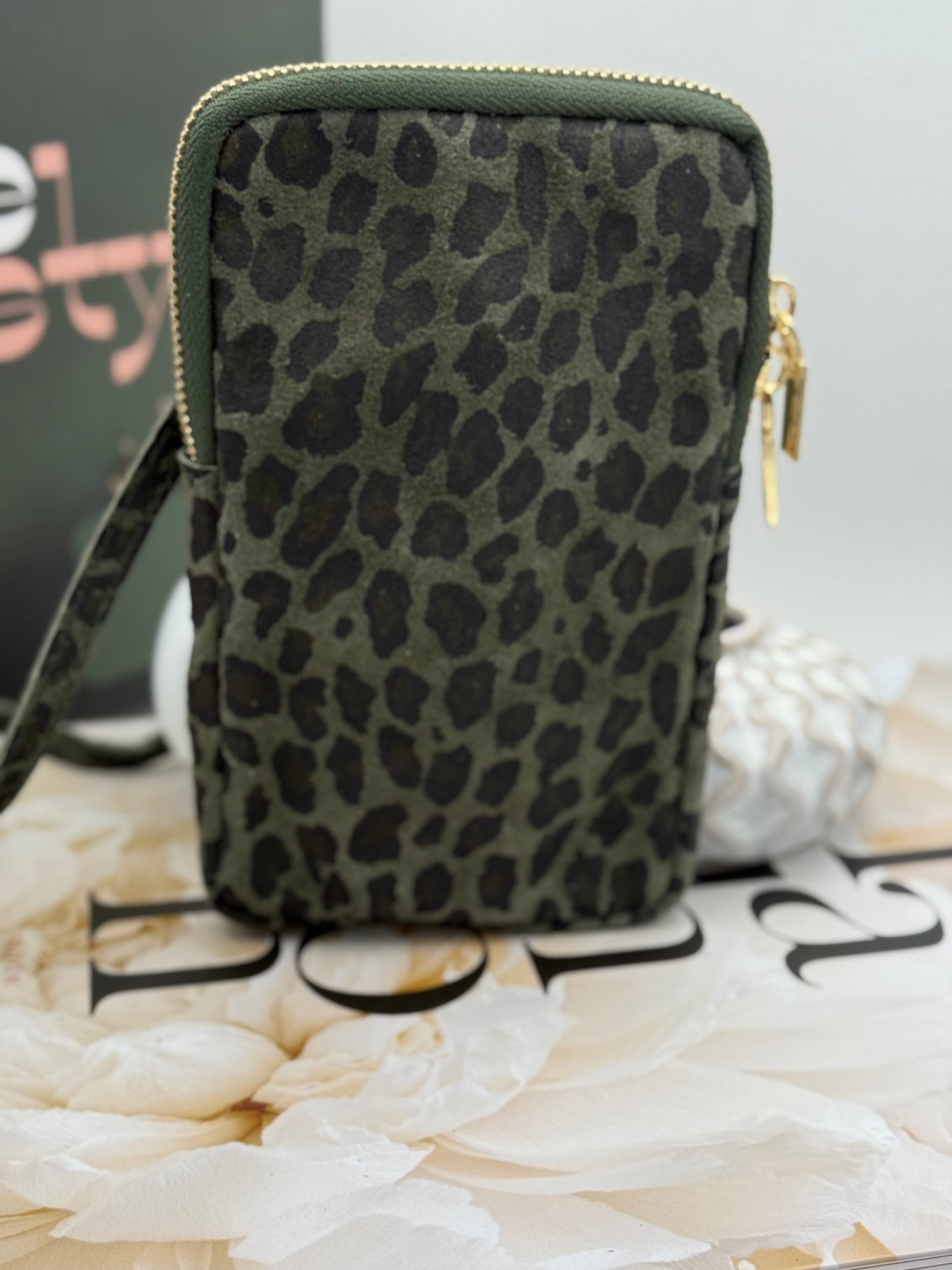 339 🛍️ Pochette de Tel Léopard