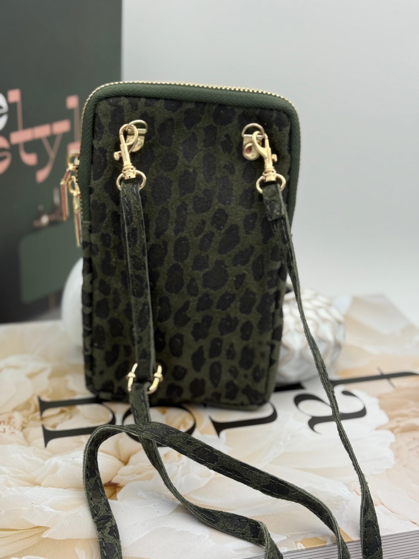 339 🛍️ Pochette de Tel Léopard