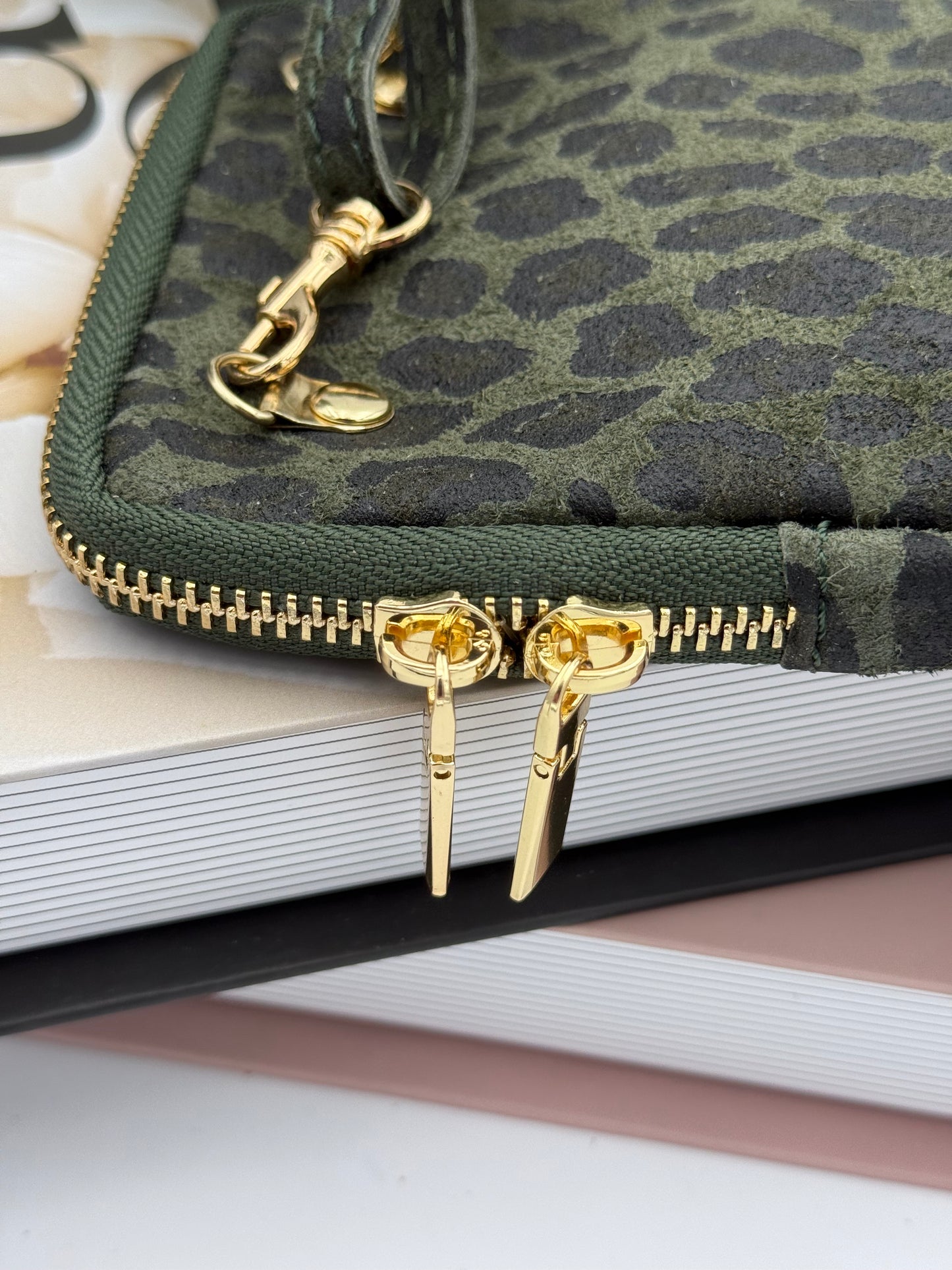 339 🛍️ Pochette de Tel Léopard