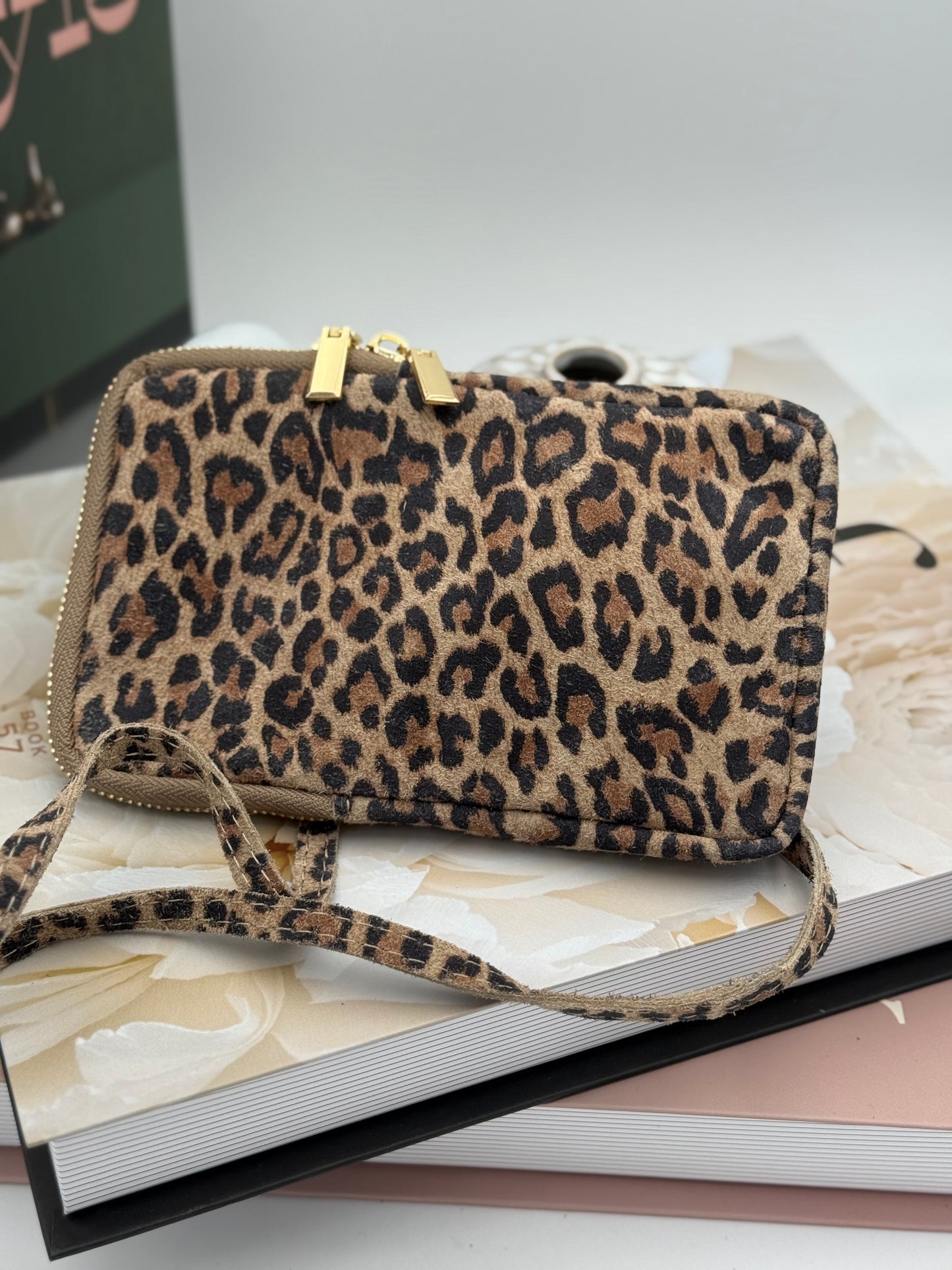 339 🛍️ Pochette de Tel Léopard