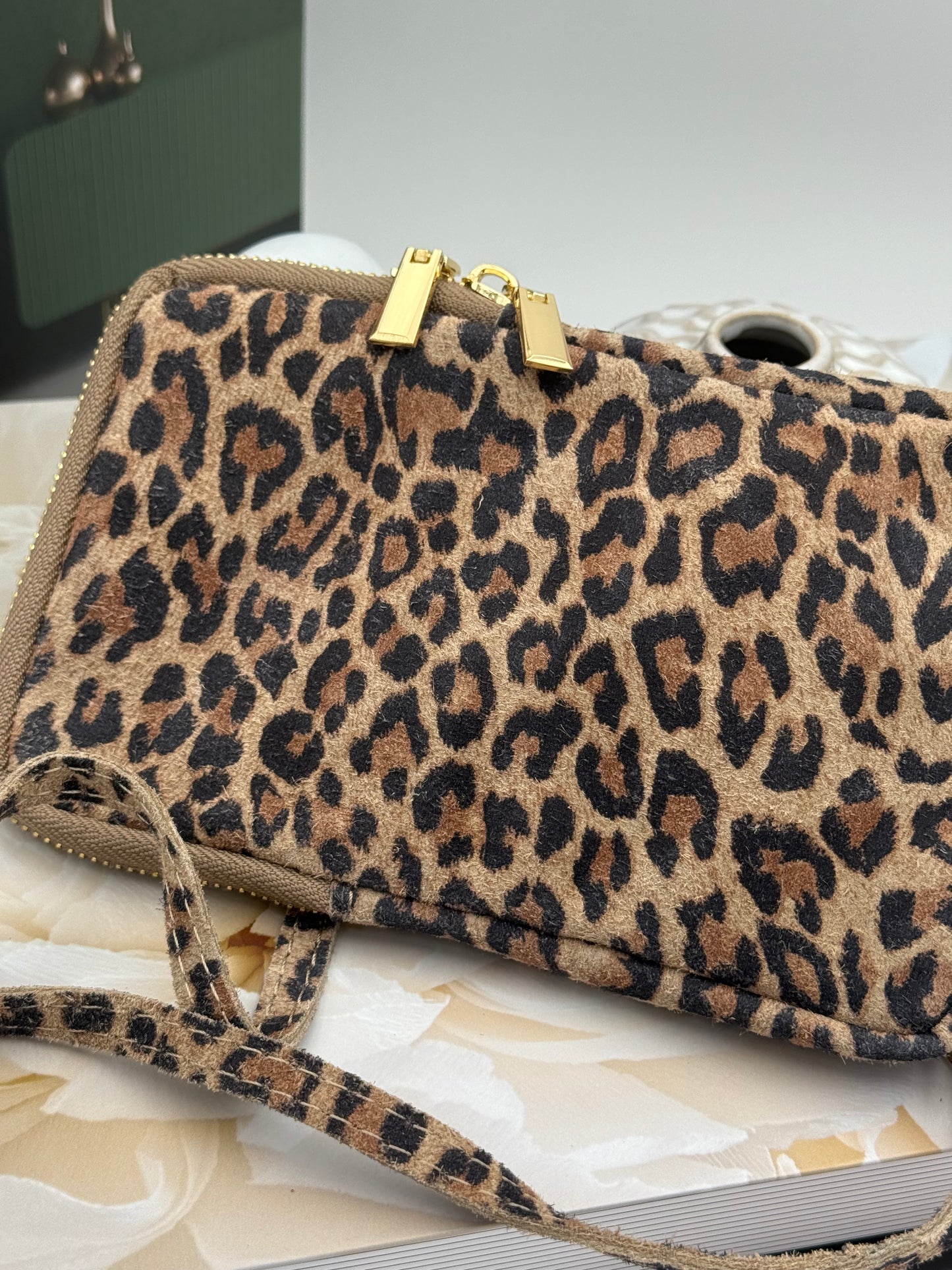 339 🛍️ Pochette de Tel Léopard