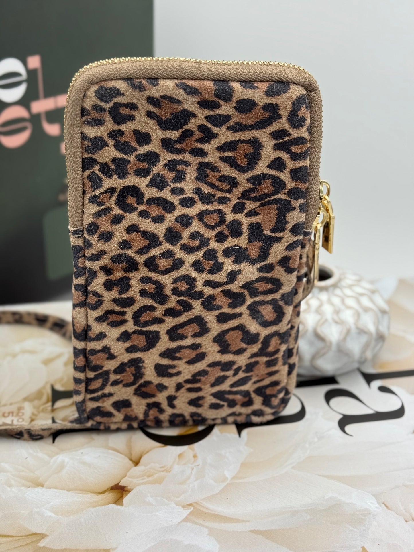 339 🛍️ Pochette de Tel Léopard