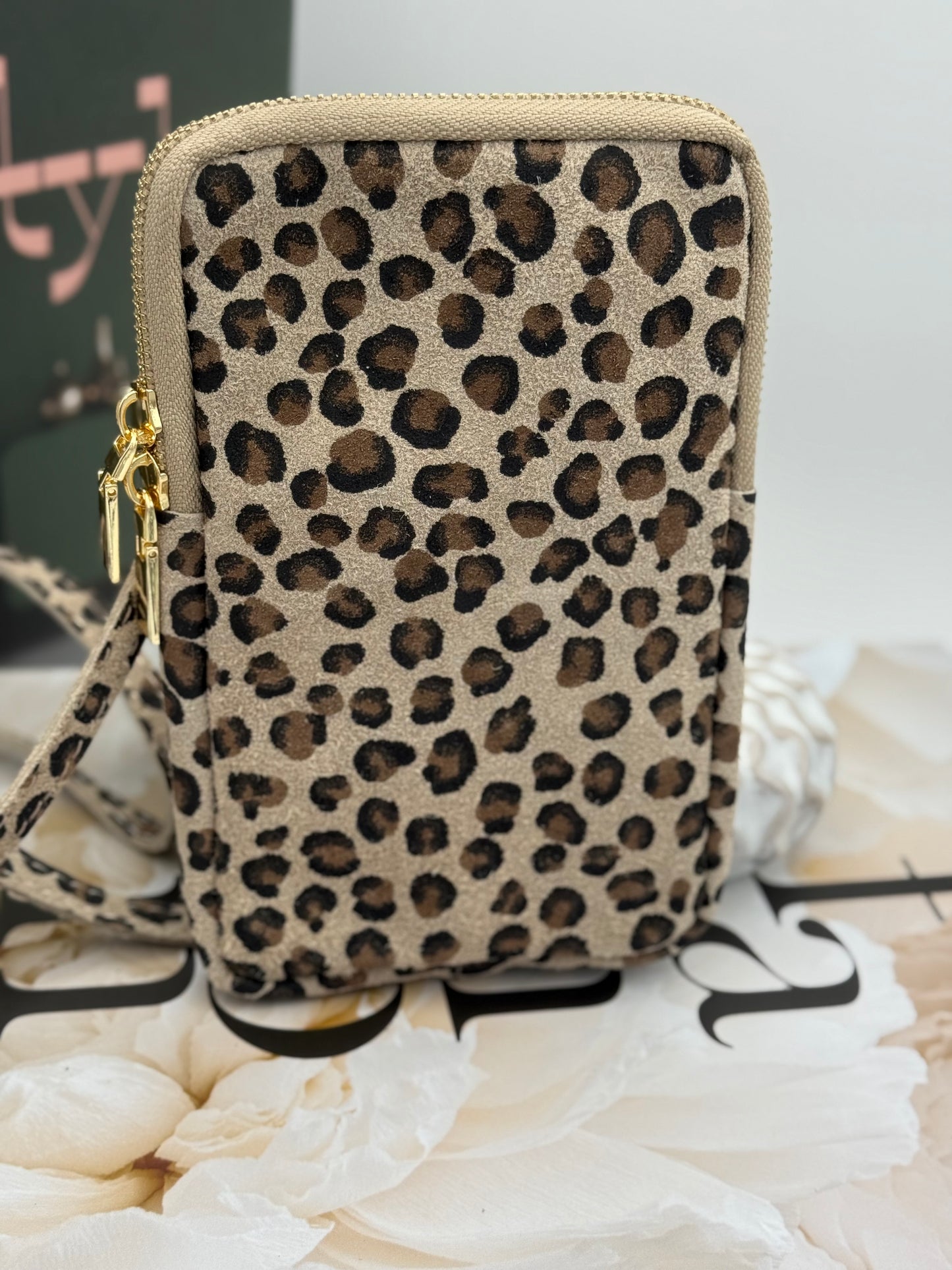 339 🛍️ Pochette de Tel Léopard