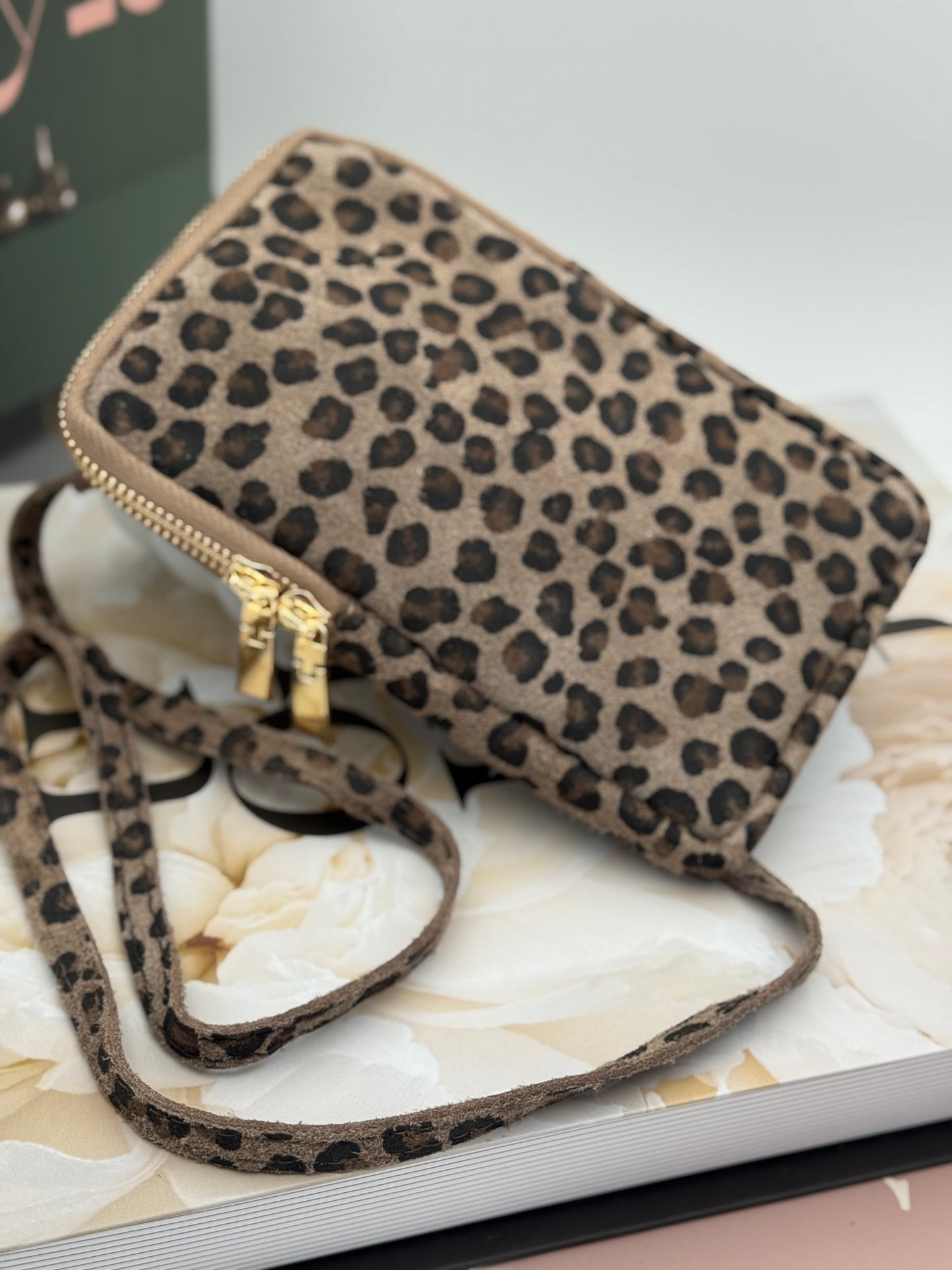 339 🛍️ Pochette de Tel Léopard