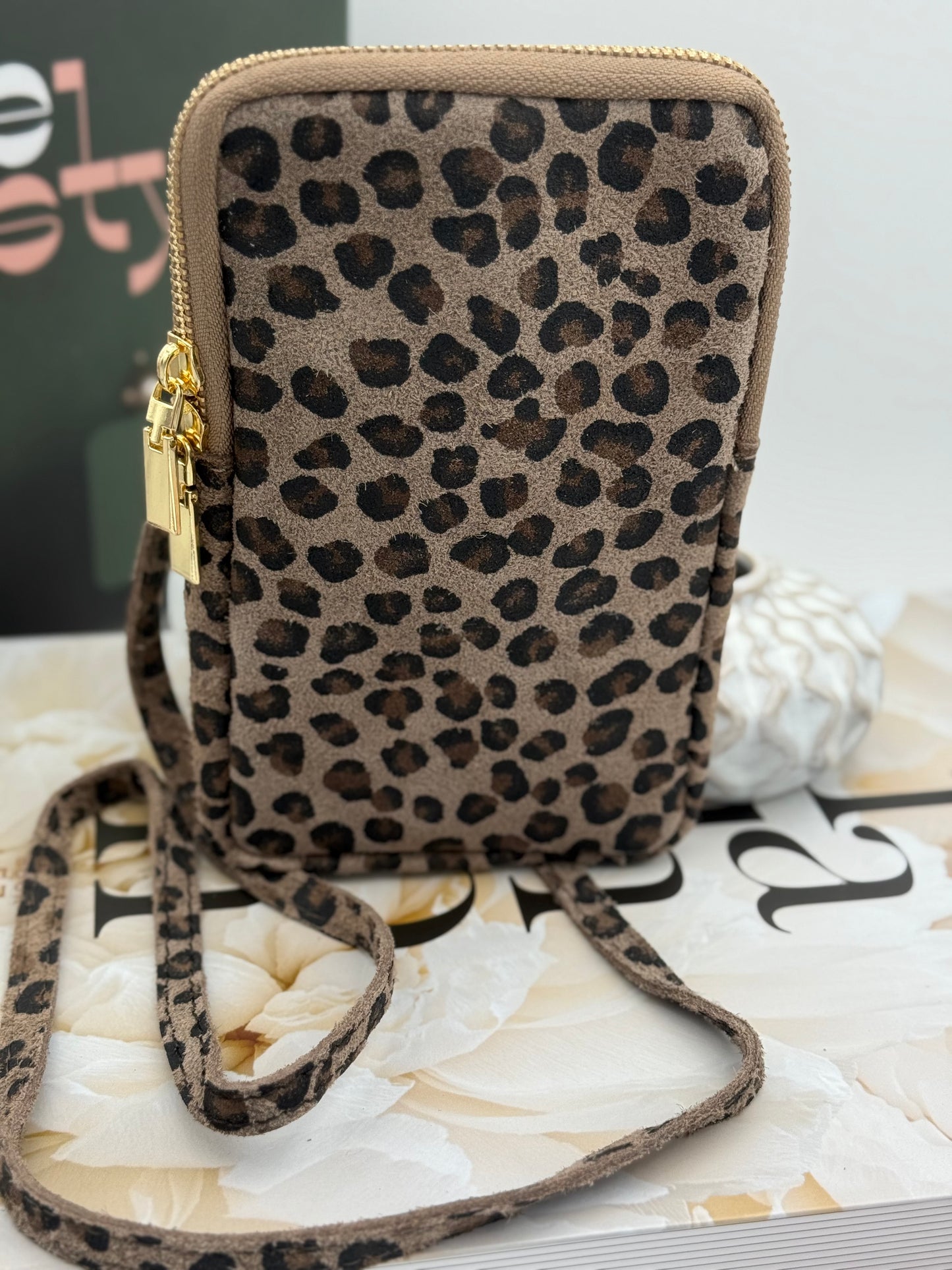339 🛍️ Pochette de Tel Léopard