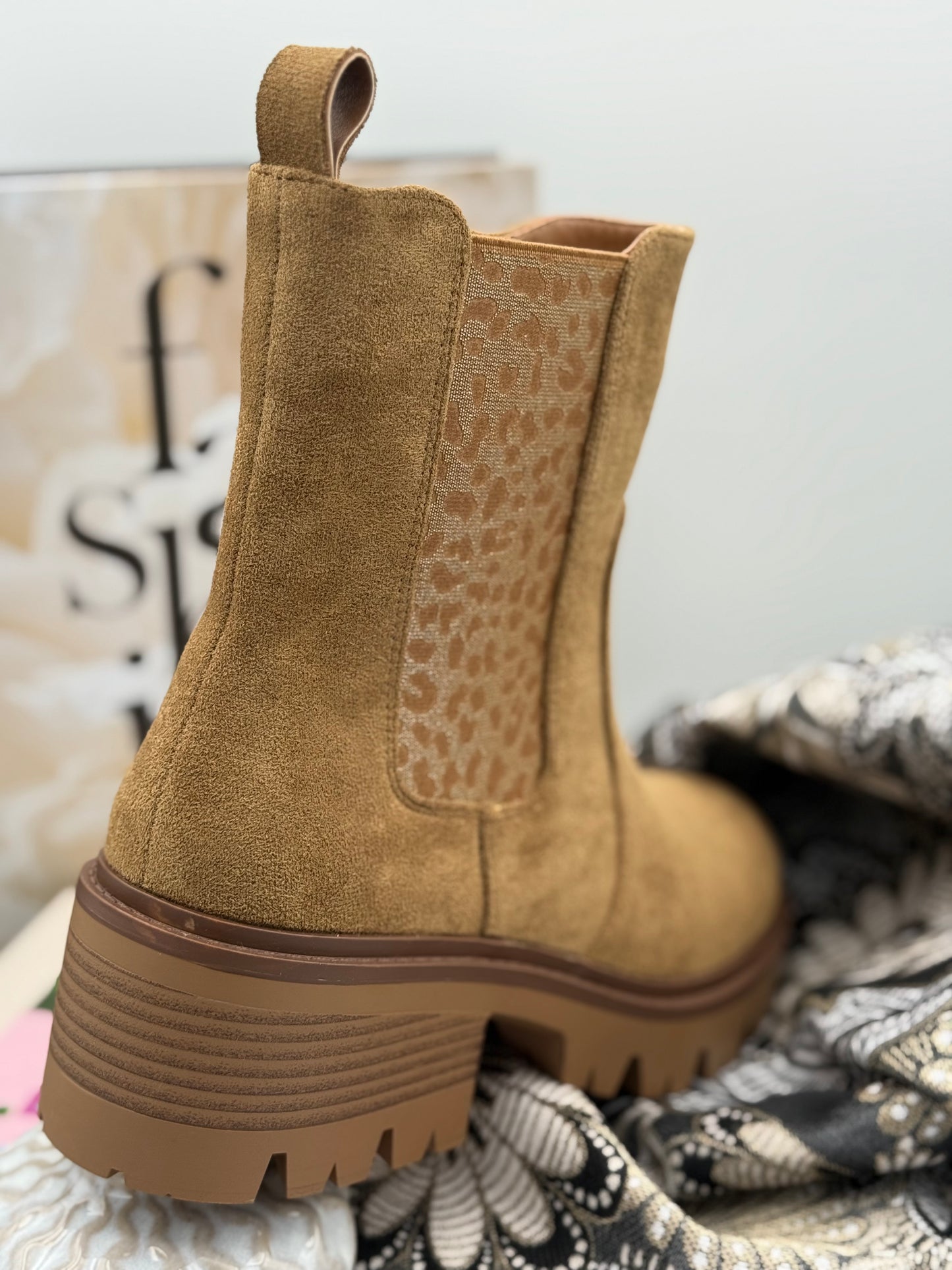 9 🛍️ Bottine Camel motif Léopard 👢