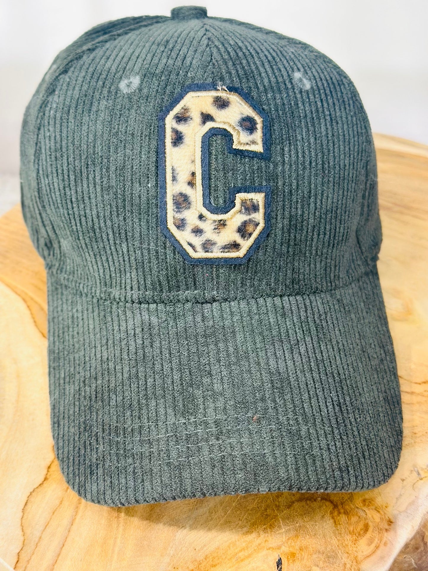 172 🛍️ Casquette "C" velours 🧢