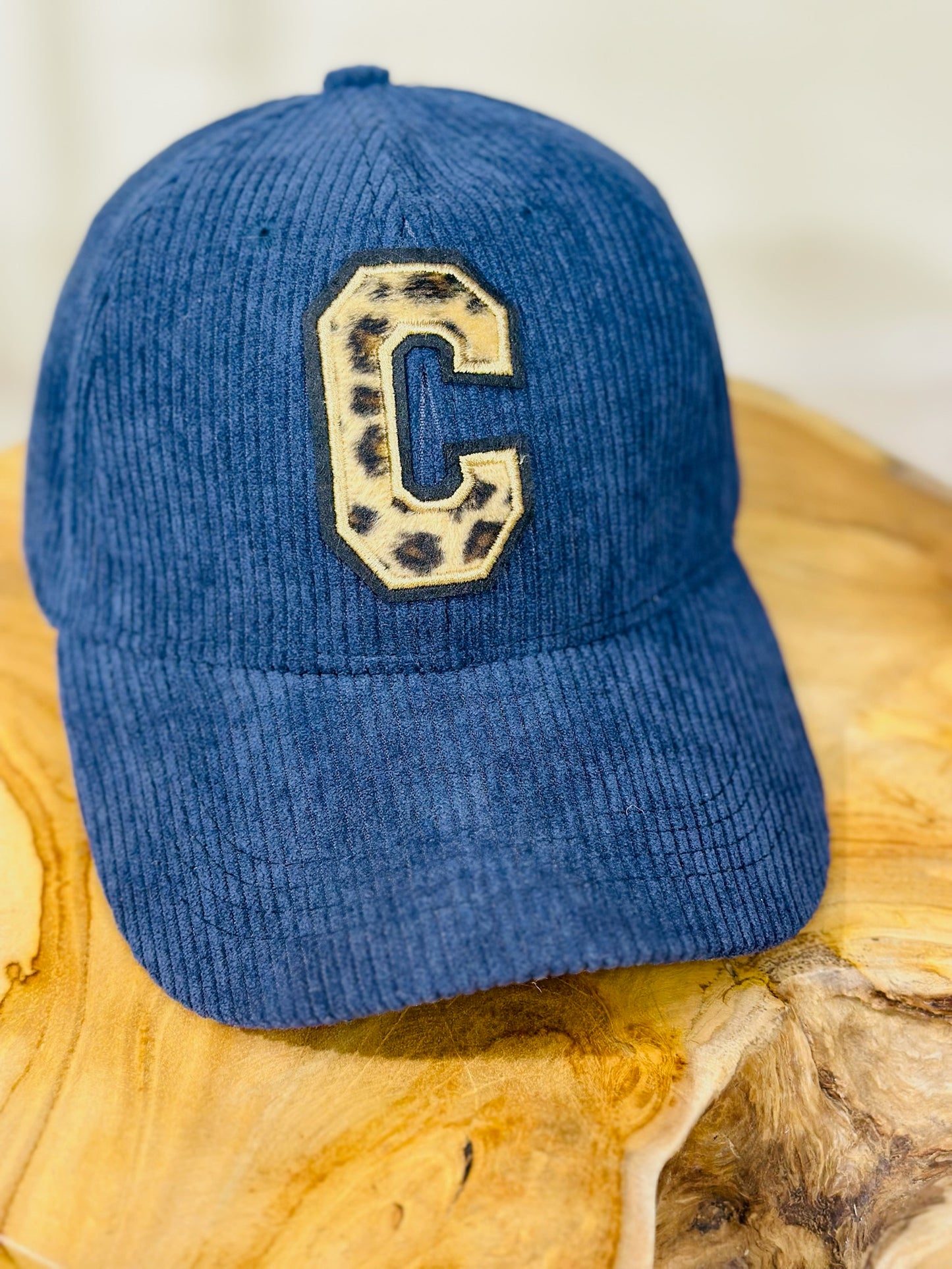 172 🛍️ Casquette "C" velours 🧢