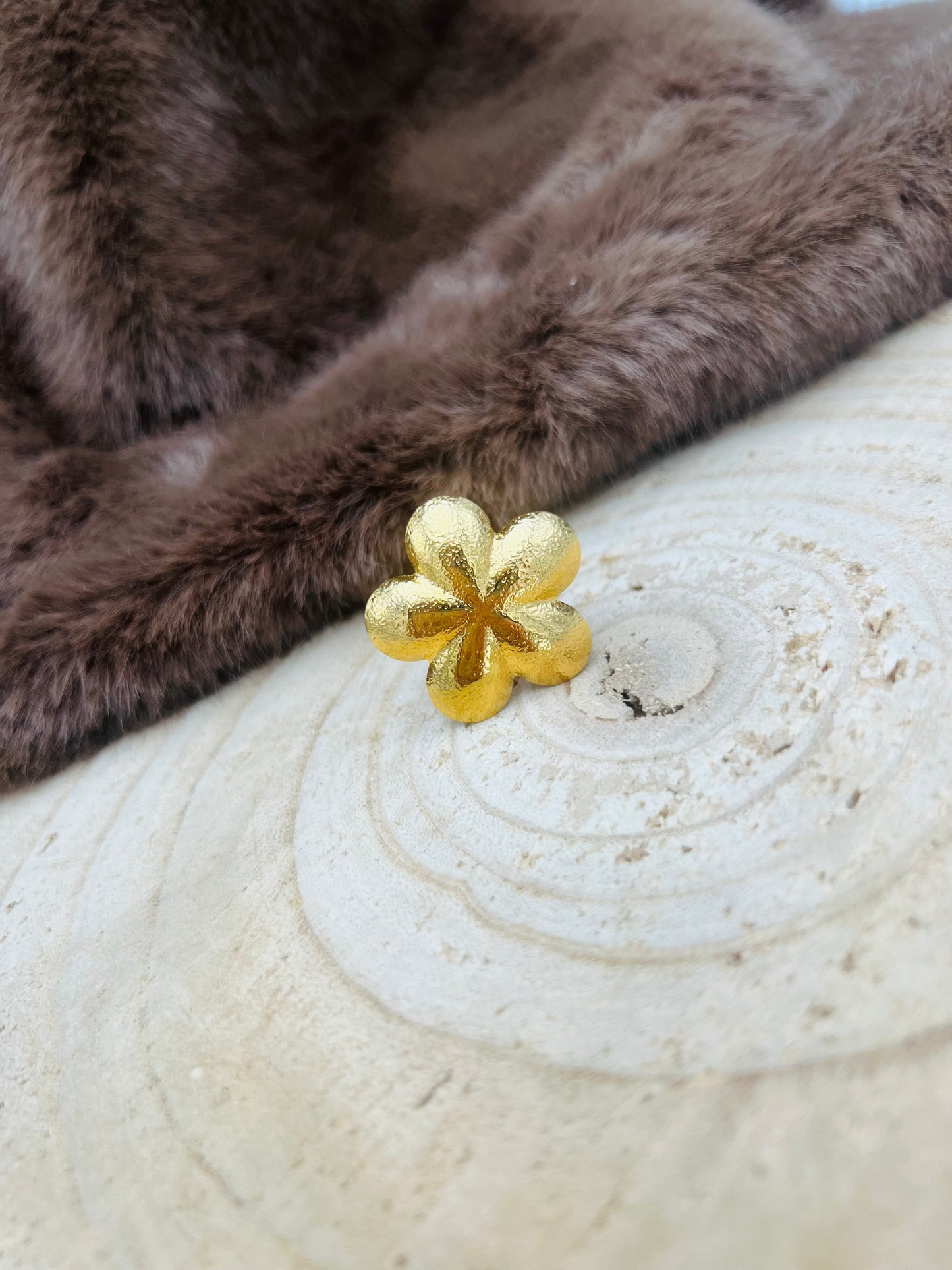 584 🛍️ Bague petite fleur dorée ✨