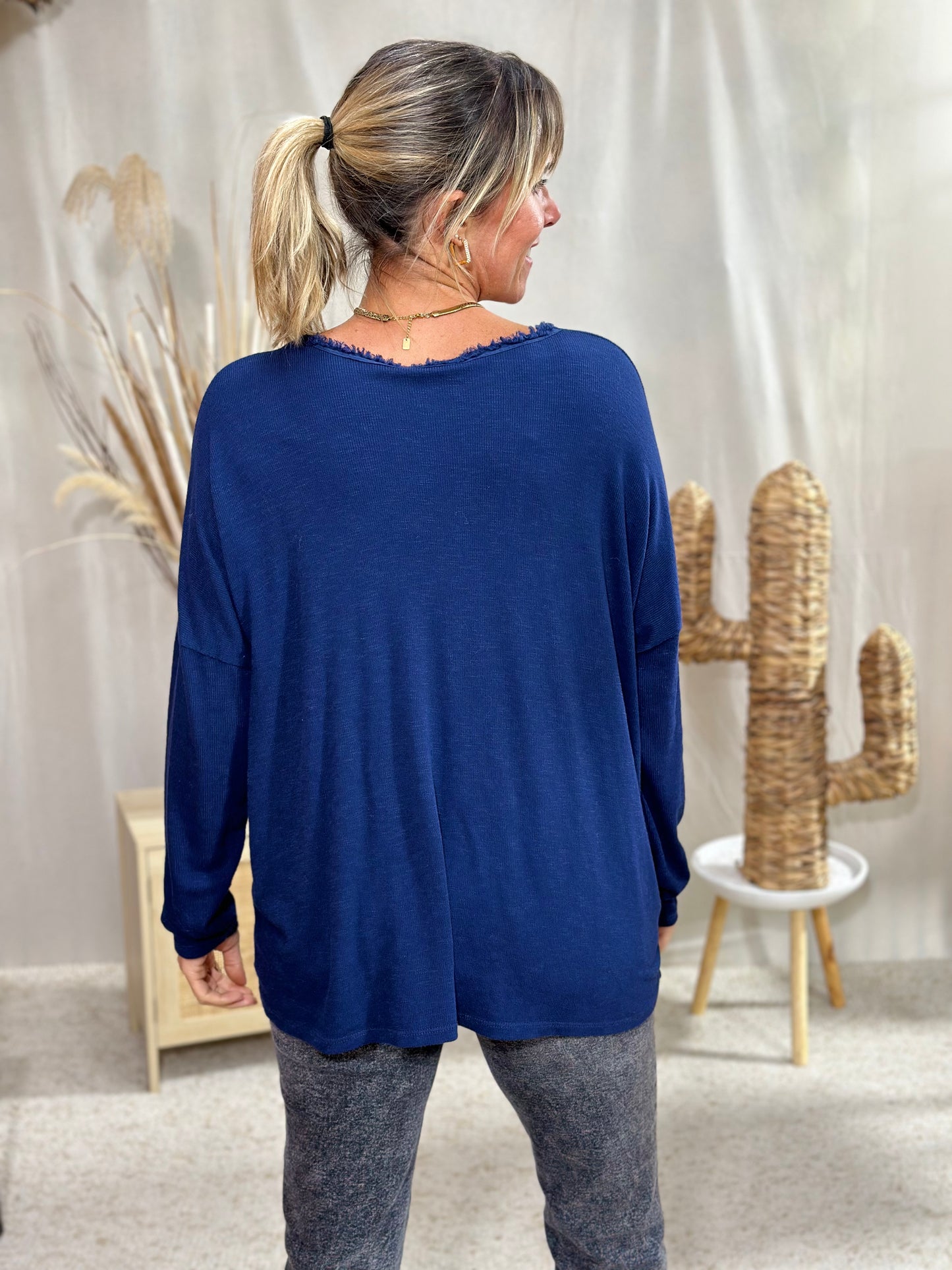 171  🛍️Tee-shirt manche longue col "V" 🤩