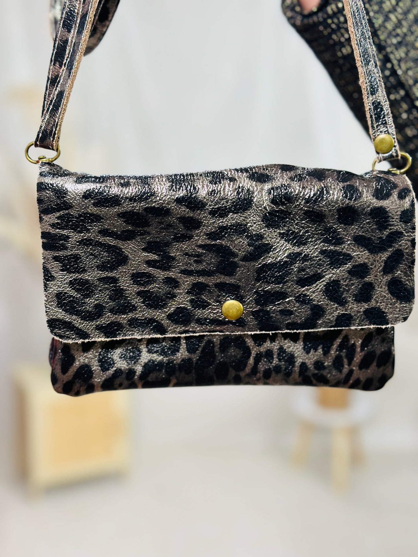 840 🛍️ Pochette en cuir motif léopard 🐆