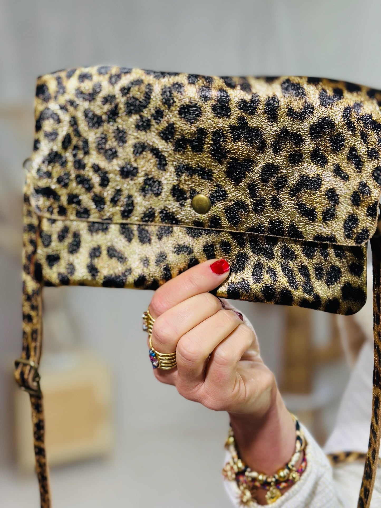 840 🛍️ Pochette en cuir motif léopard 🐆