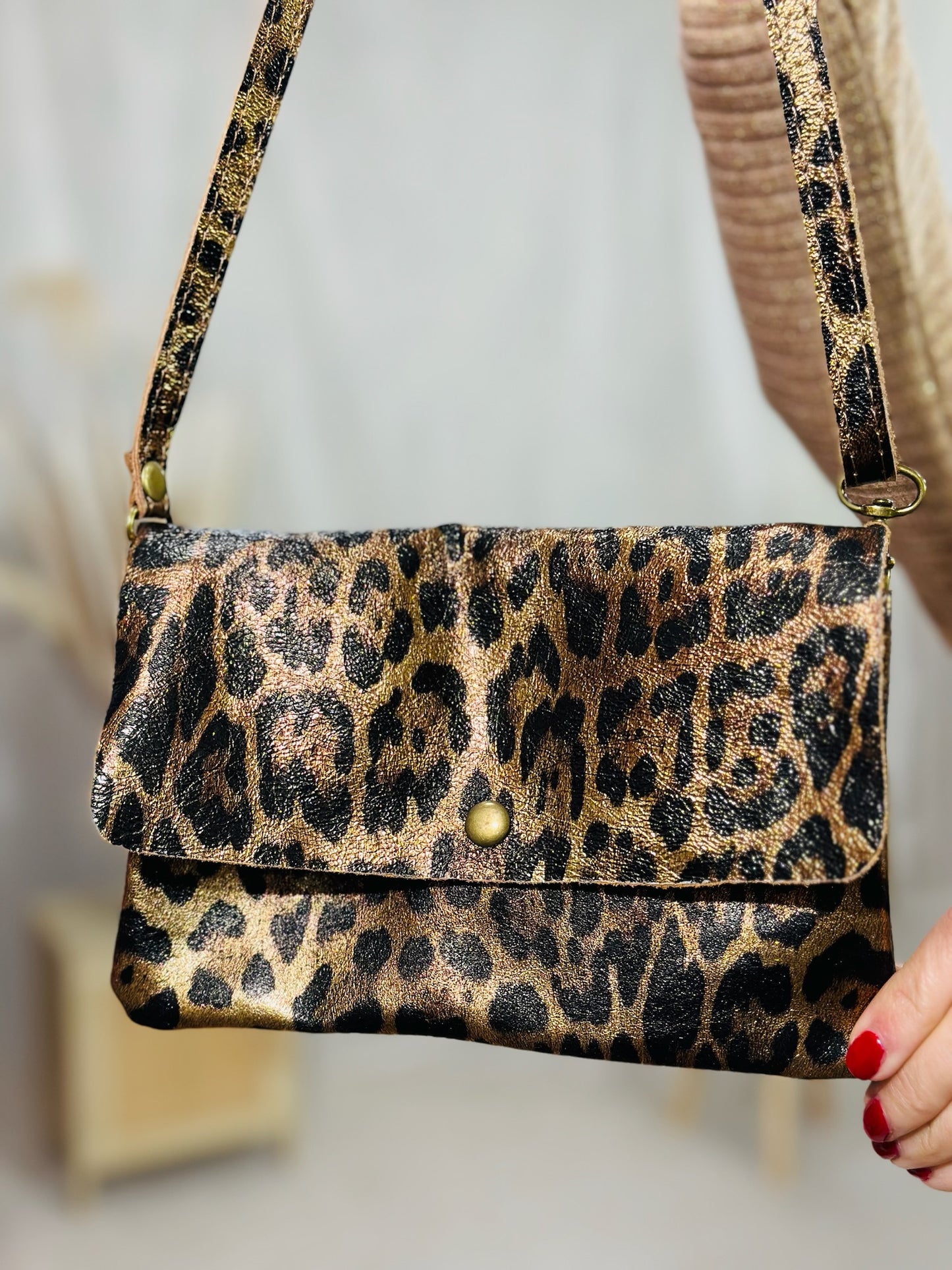 840 🛍️ Pochette en cuir motif léopard 🐆