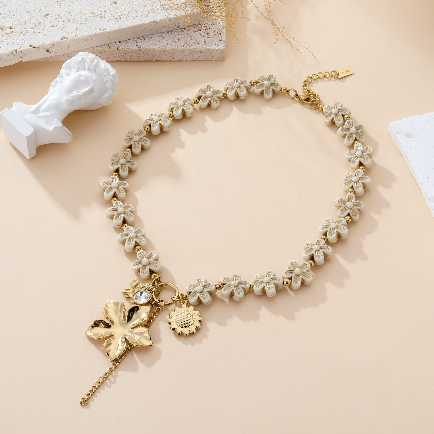 135 🍋 Collier Fleur