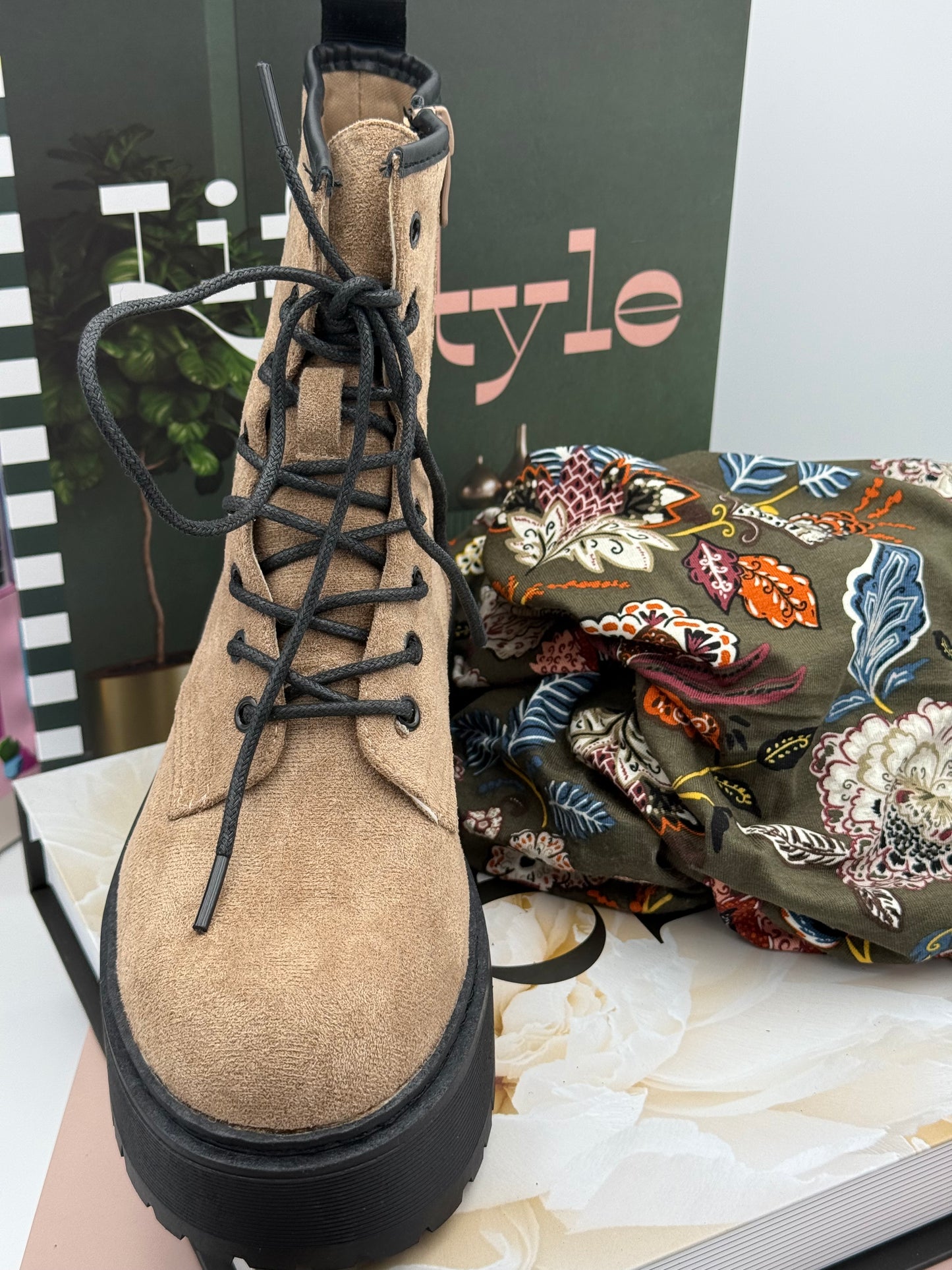401 🛍️ Chaussure montante avec lacet