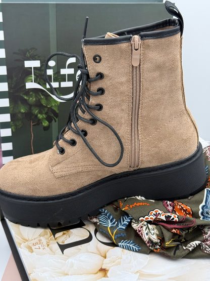 401 🛍️ Chaussure montante avec lacet
