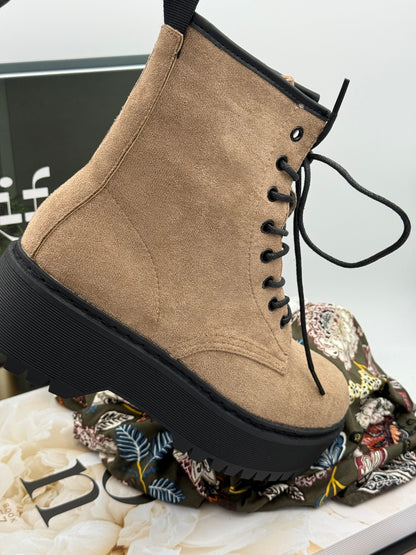 401 🛍️ Chaussure montante avec lacet