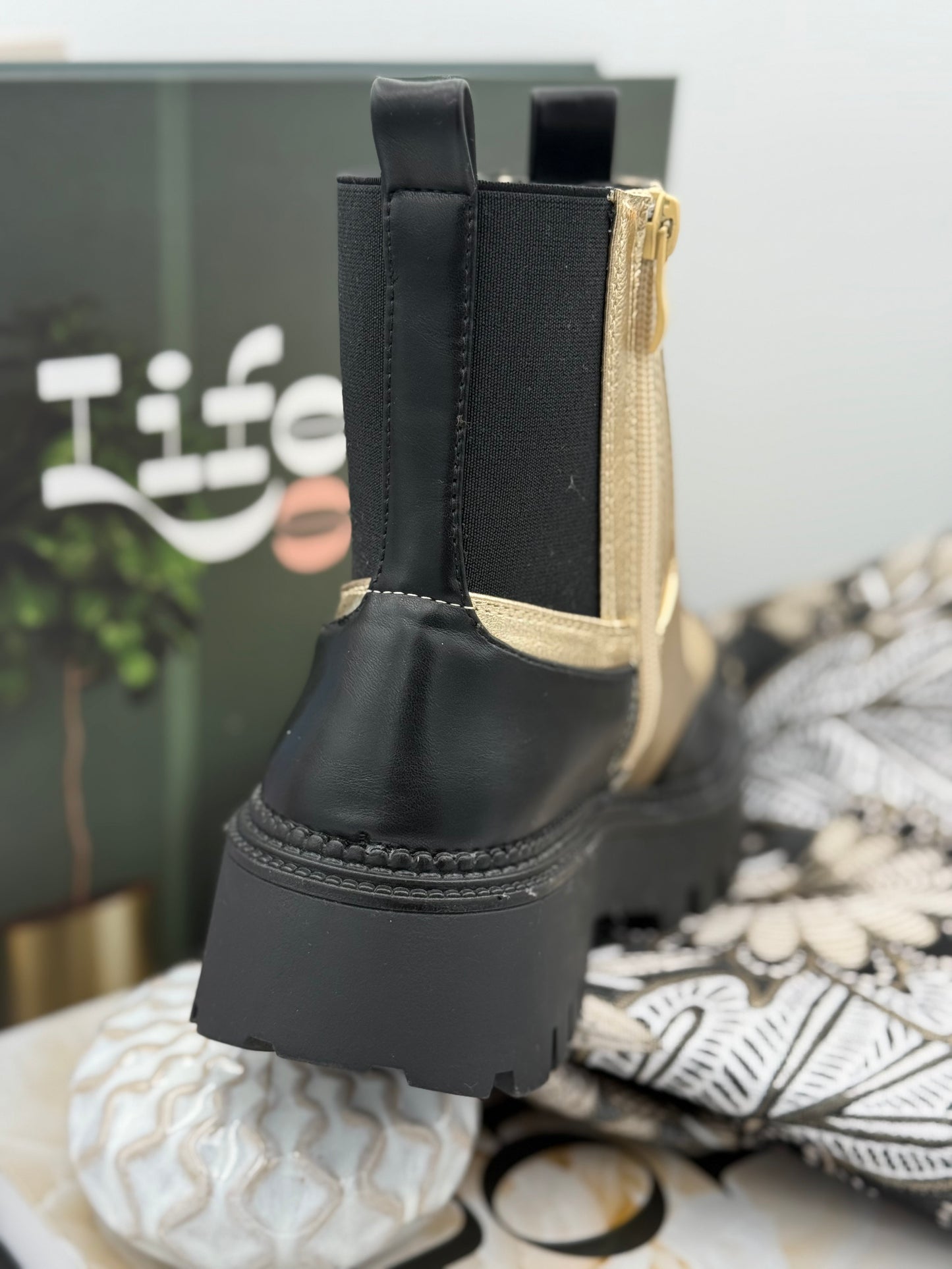 512 🛍️ Bottine Dorée