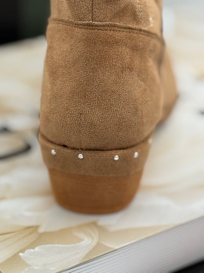 196 🛍️  Santiag à Clou