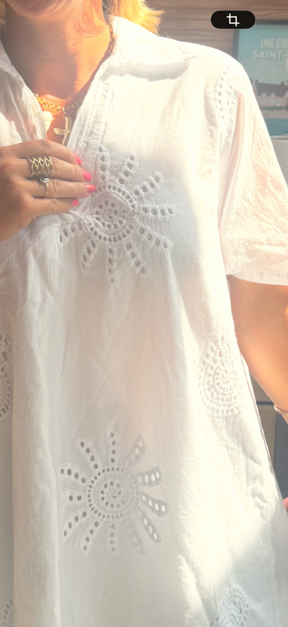 157 🍒  Robe Broderie